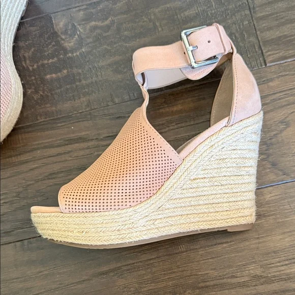 Elegant Pink/Tan Wedge Sandals - Picture 3 of 5